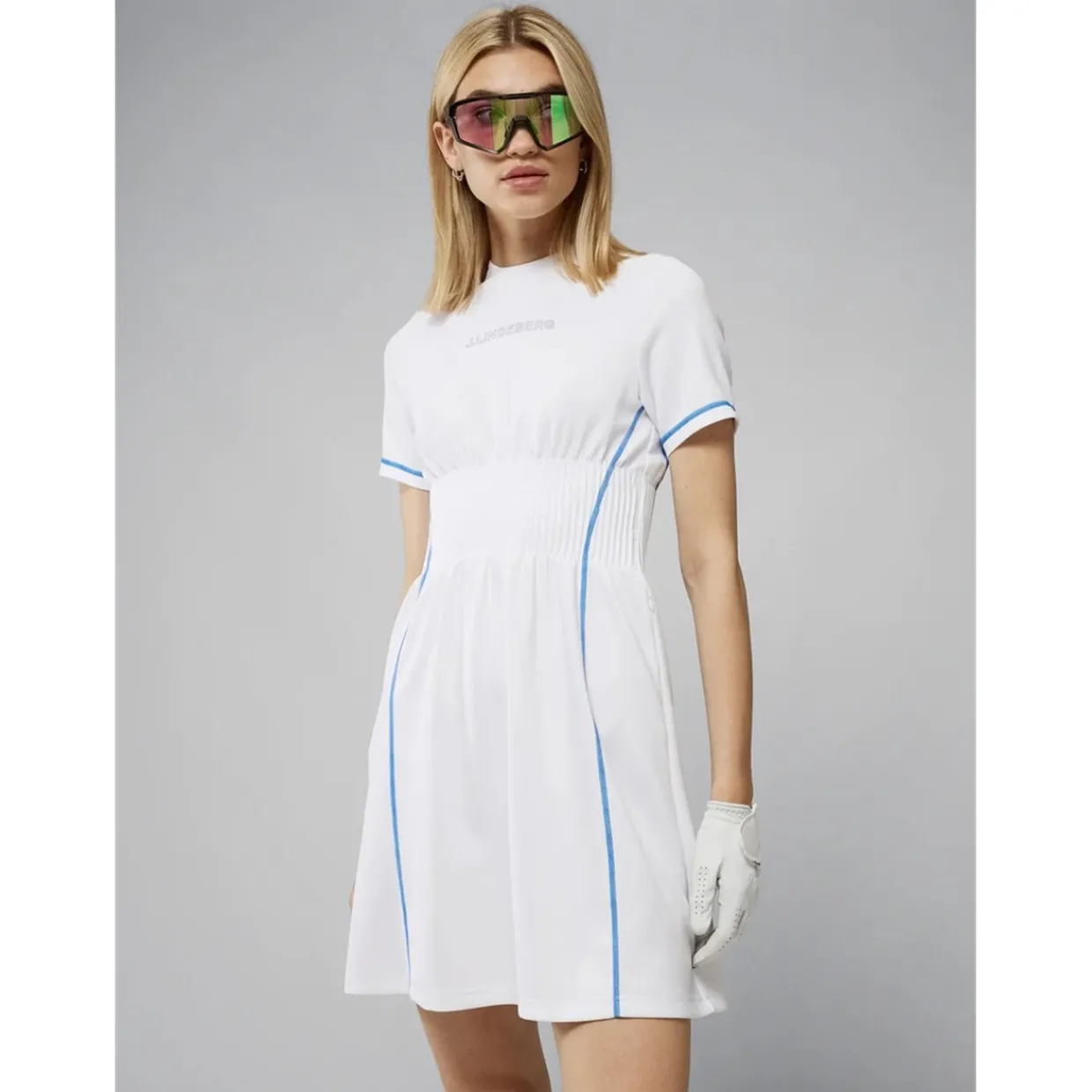 J. Lindeberg Ladies Golf Apparel^Kryta Dre Poo hort eeve Gof Appare